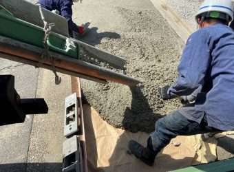 愛知県名古屋市　承認工事　乗入れ　歩道補強　舗装版撤去　ブロック設置　生コン打設　取合せ舗装