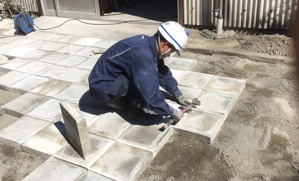 愛知県名古屋市港区　平板設置工事　外構工事