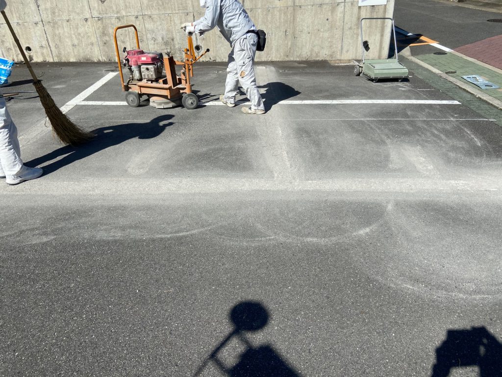 愛知県名古屋市天白区　駐車場ライン工事　抹消　区画線