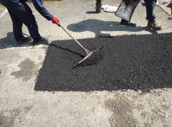 月極駐車場の陥没部分の舗装を直しました