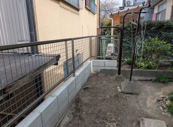 お庭側の倉庫解体・傾いたＣＢブロック解体・新設　フェンス設置しました