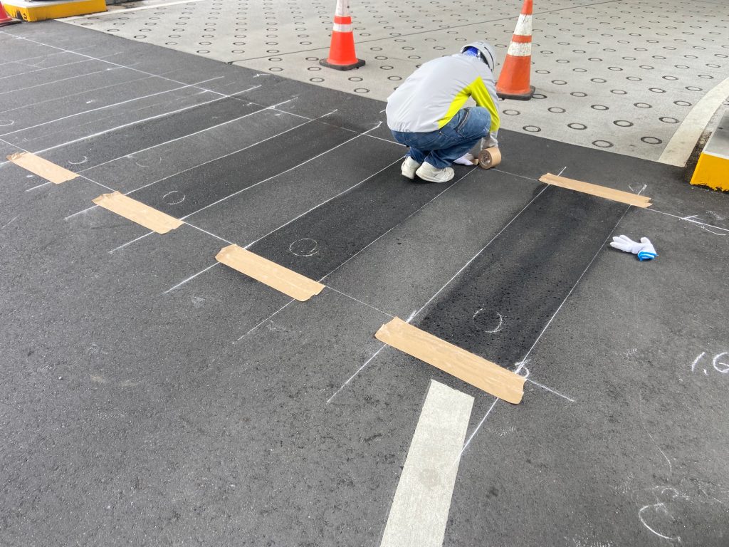 施設内にて横断歩道を作成しました