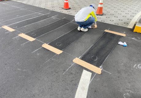 施設内にて横断歩道を作成しました