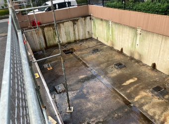 機械式駐車場の機械を撤去した部分を埋立　平面駐車場にしました