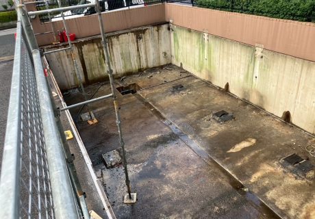 機械式駐車場の機械を撤去した部分を埋立　平面駐車場にしました