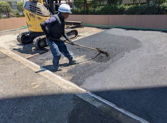 機械式駐車場の機械を撤去した部分を埋立　平面駐車場にしました