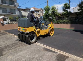 機械式駐車場の機械を撤去した部分を埋立　平面駐車場にしました