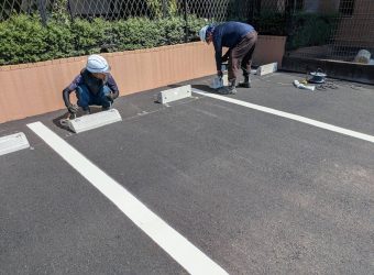 機械式駐車場の機械を撤去した部分を埋立　平面駐車場にしました
