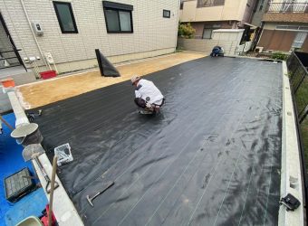 雑草でジャングル状態だった庭を綺麗にしました　防草シート　人工芝