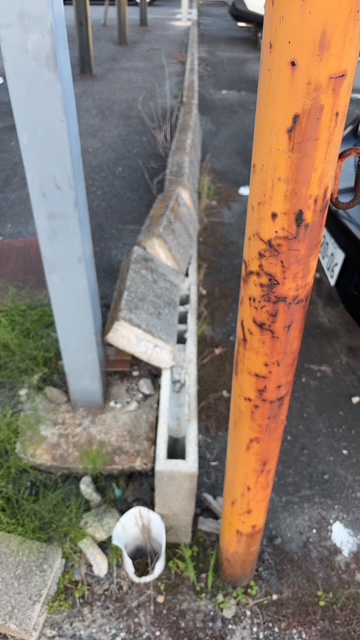 ブロックが崩れている箇所を直しました