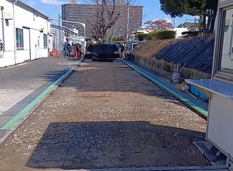 会社様休日に痛んだ舗装を直しました