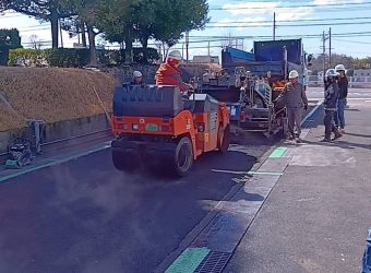 会社様休日に痛んだ舗装を直しました